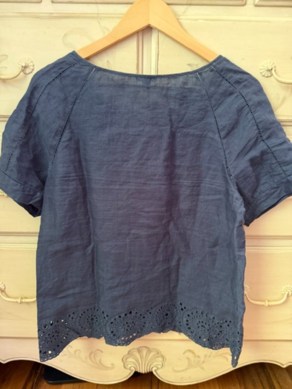 Ann Taylor Blue 100% Linen Women's Tunic Top- size medium- with cutout detailing - Picture 3 of 7